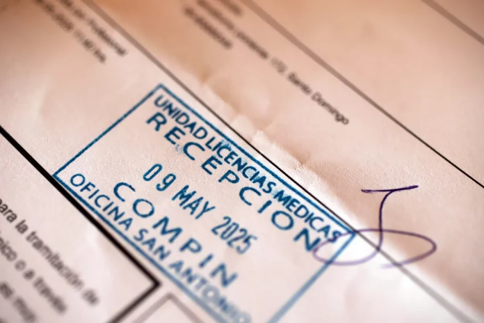 Contraloría reporta 891 nuevos casos de funcionarios públicos de Tarapacá que viajaron al extranjero con licencia médica