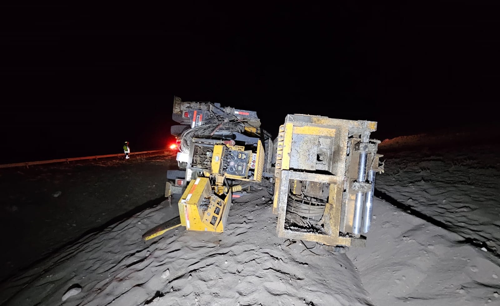 TARAPACÁ | Conductor fallece tras volcamiento de camión grúa en Ruta A-65