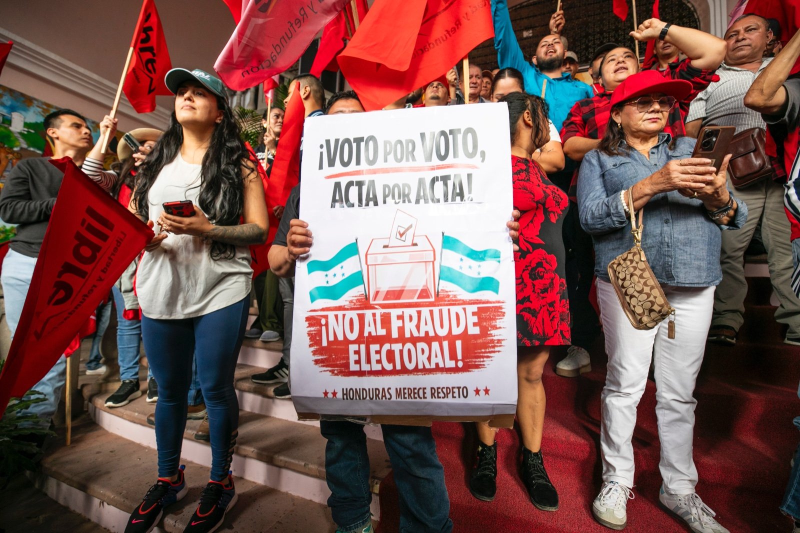 Presidenta de Honduras denuncia intento de golpe de Estado y llama a la población a movilizarse