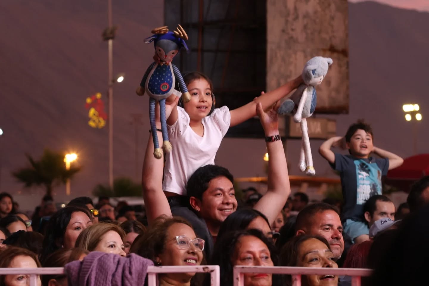 Cerca de 15 mil personas vibraron con “Navidad Estelar” en dos jornadas de música y encuentro familiar en Tarapacá