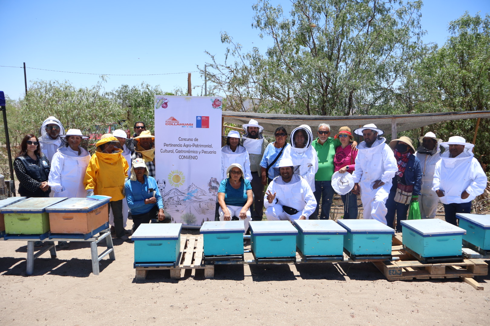 Entregan colmenas para fomentar la apicultura en el Tamarugal