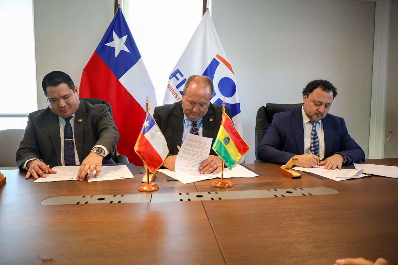 Fiscalías de Chile y Bolivia crean equipo especial que investigará tráfico de precursores químicos para fabricar droga