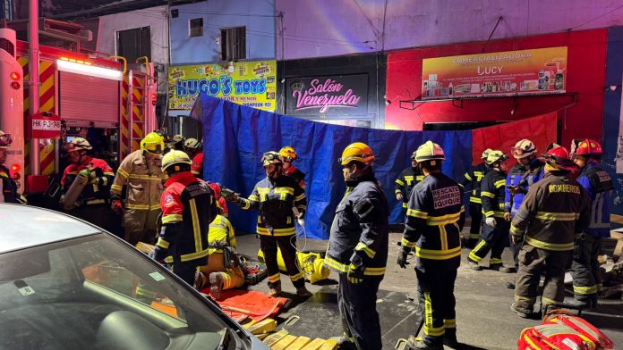 Una mujer fallecida y al menos cuatro lesionados tras colapsar la losa de una vivienda en pleno centro de Iquique