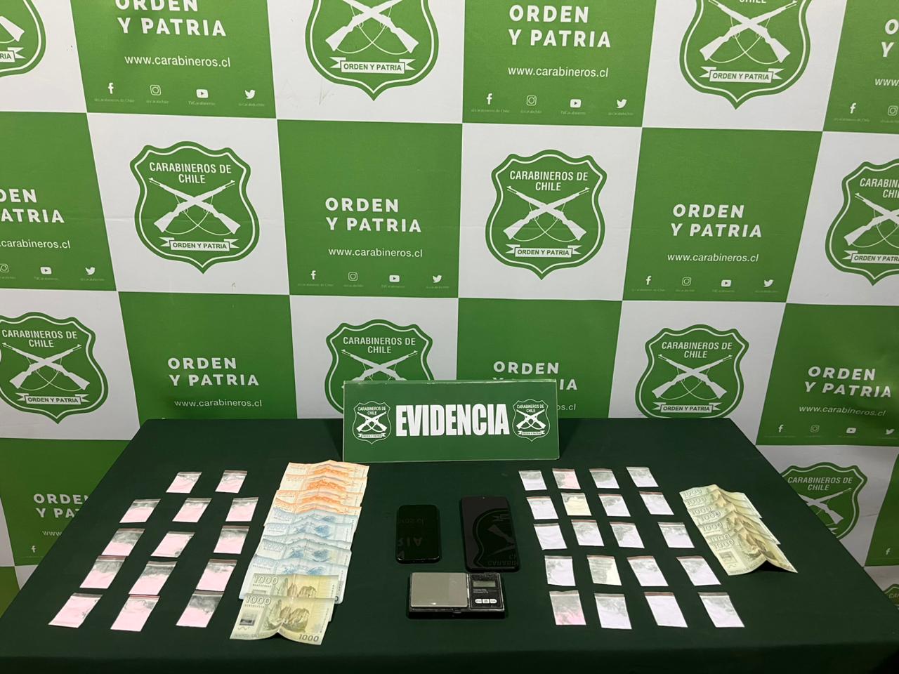 Detienen a sujetos que ofrecían drogas en redes sociales desde vivienda de Alto Hospicio