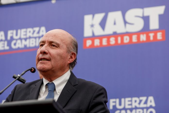 Kast presentó a Jorge Quiroz como su futuro ministro de Hacienda en reunión con empresarios