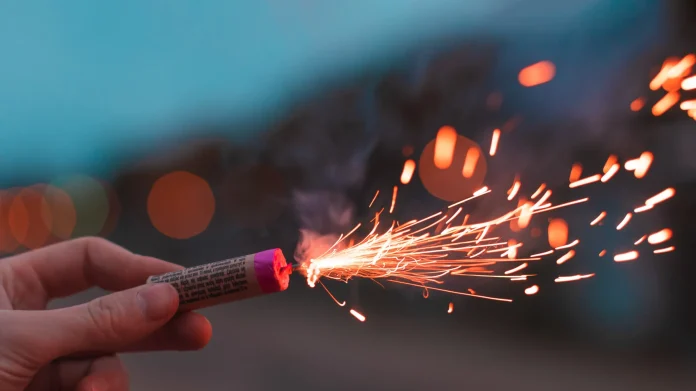 Decretan prisión preventiva para sujeto por uso de fuegos artificiales en funeral de alto riesgo en Alto Hospicio