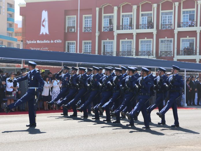 FACh conmemoró su 96 aniversario en Iquique con desfile aéreo y terrestre