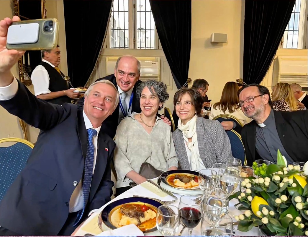 Diputados denuncian ante Contraloría el almuerzo del presidente Kast con sus ex compañeros de universidad en La Moneda