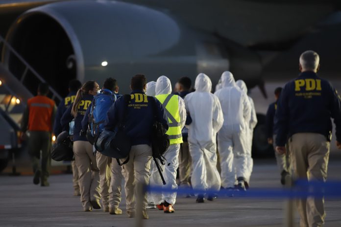 Gobierno de Kast reconoce demora en deportaciones masivas de migrantes: “No podemos expulsar mientras entran”