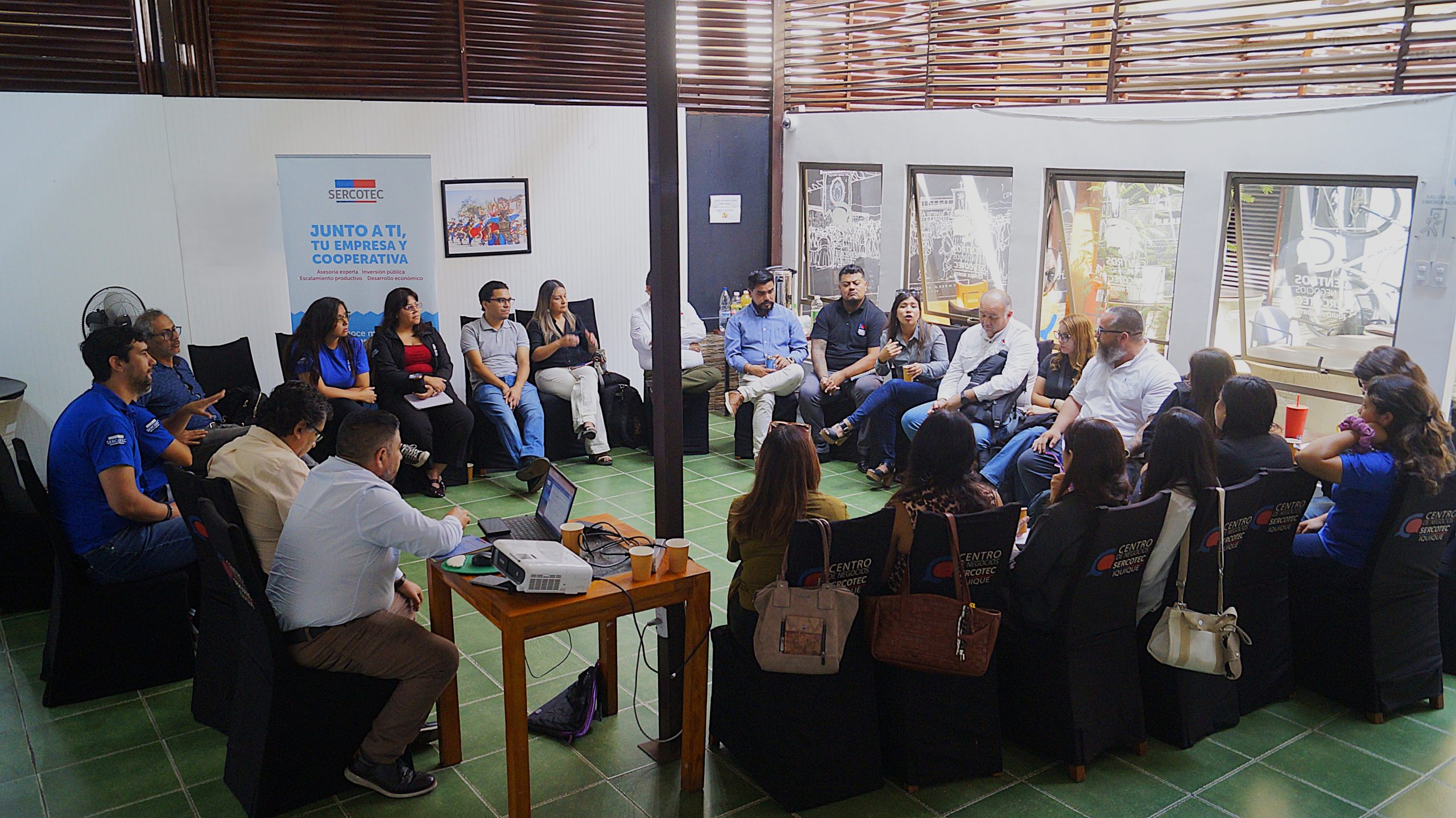 Centros de Desarrollo de Negocios SERCOTEC fortalecen coordinación regional para apoyar pymes de Tarapacá