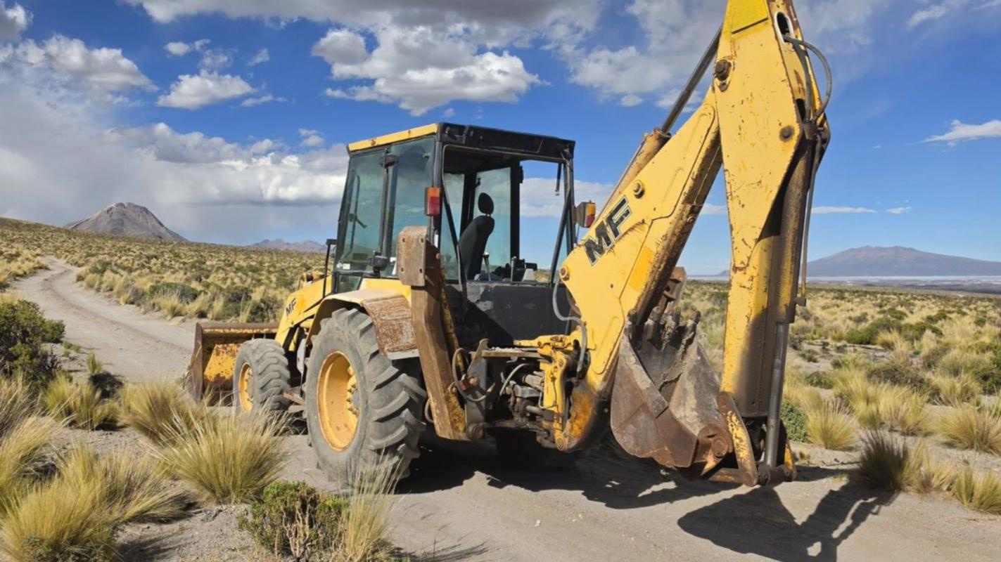 Decretan prisión preventiva para bolivianos que intentaron tapar zanja con retroexcavadora en Colchane