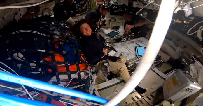 Tripulación de Artemis II de la NASA bate el récord del vuelo espacial tripulado más lejano