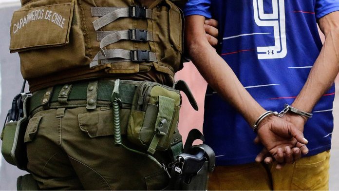 Decretan prisión preventiva para hombre que asaltó a mujer y luego atacó a carabinero cuando iba a ser detenido en Iquique