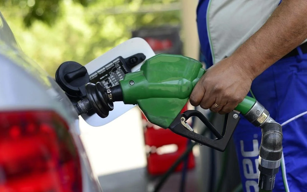 Enap informa disminución en el precio del diésel de $65 para este jueves