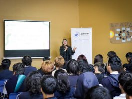 Defensoría de Tarapacá orienta a estudiantes de Iquique sobre responsabilidad penal adolescente