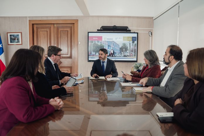 Gobernador de Tarapacá plantea al ministro de Economía avanzar en la relocalización de Zofri