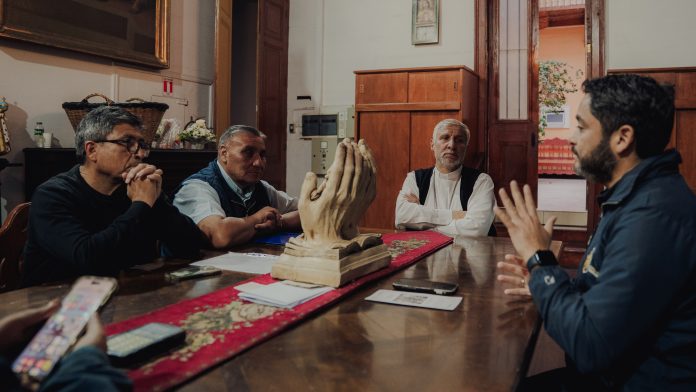 Gobernador Carvajal y Obispo Covili abordan alternativas para mejorar la Catedral de Iquique
