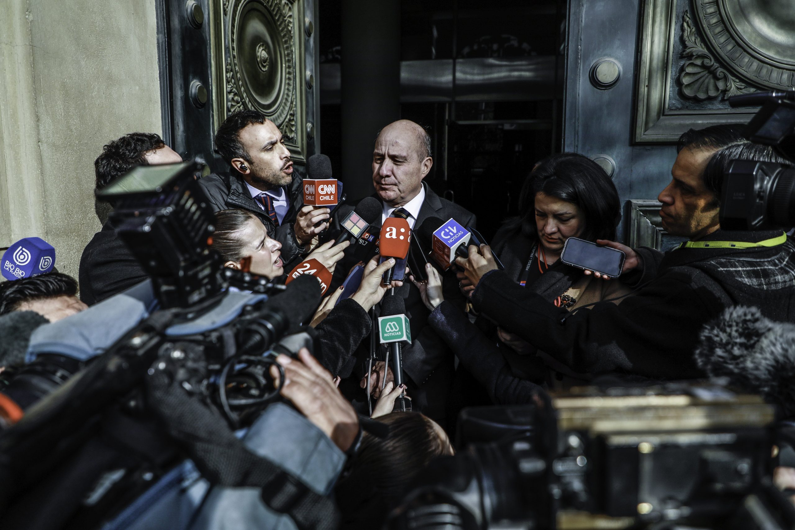 Ministro Quiroz confirma apertura a cambios en proyecto de Reconstrucción durante discusión en el Senado