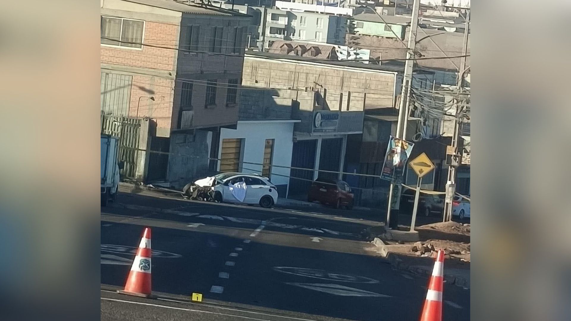 Colisión deja una mujer fallecida en Alto Hospicio: Uno de los conductores no respetó el semáforo