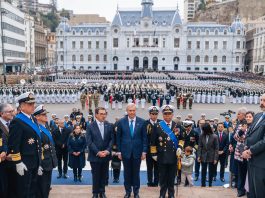 Más de 2 mil efectivos participaron en desfile por las Glorias Navales en Valparaíso