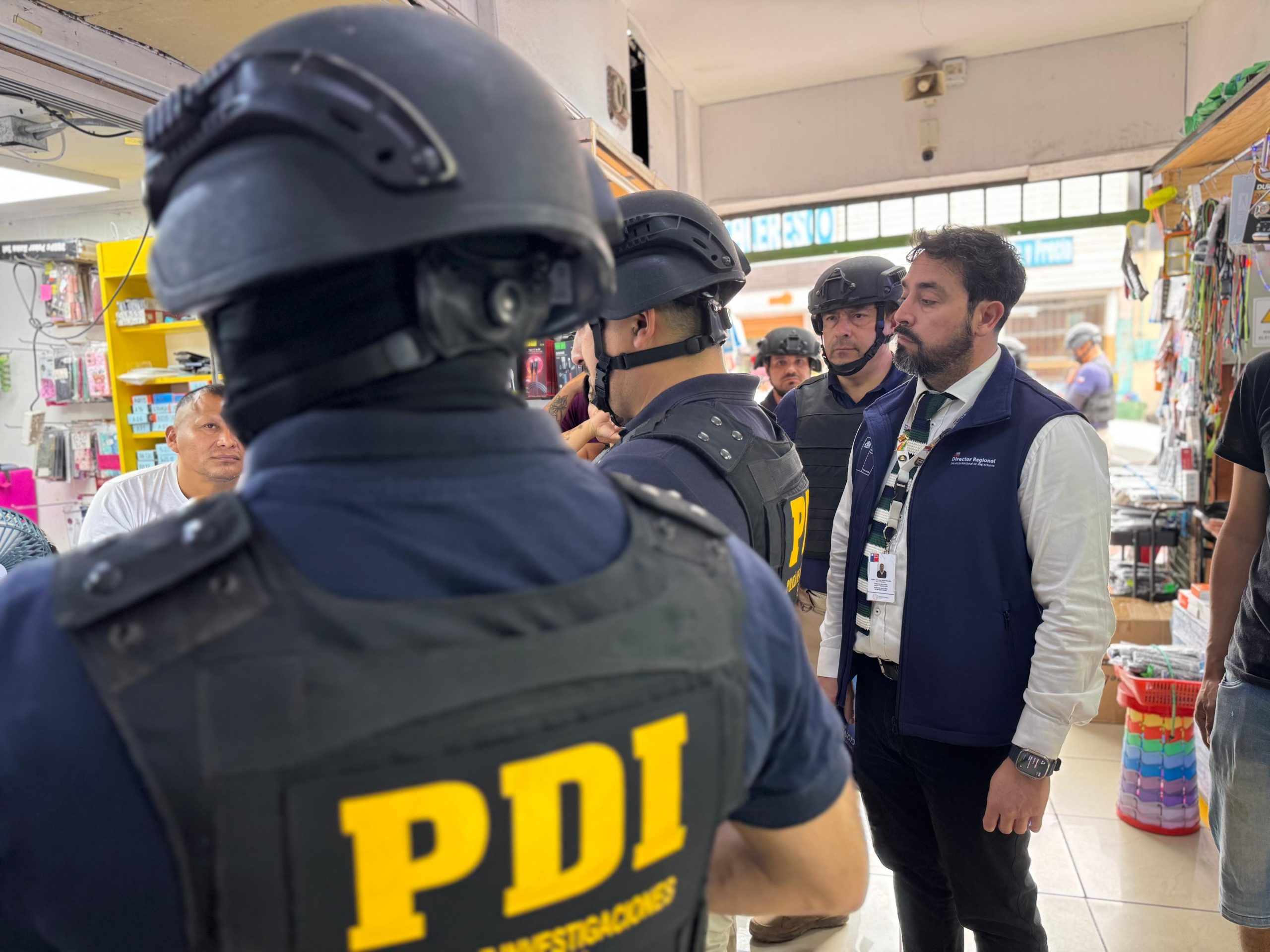 Fiscalización en Galería Comercial Manuel Rodríguez de Arica terminó con 74 consultas a extranjeros y siete denunciados