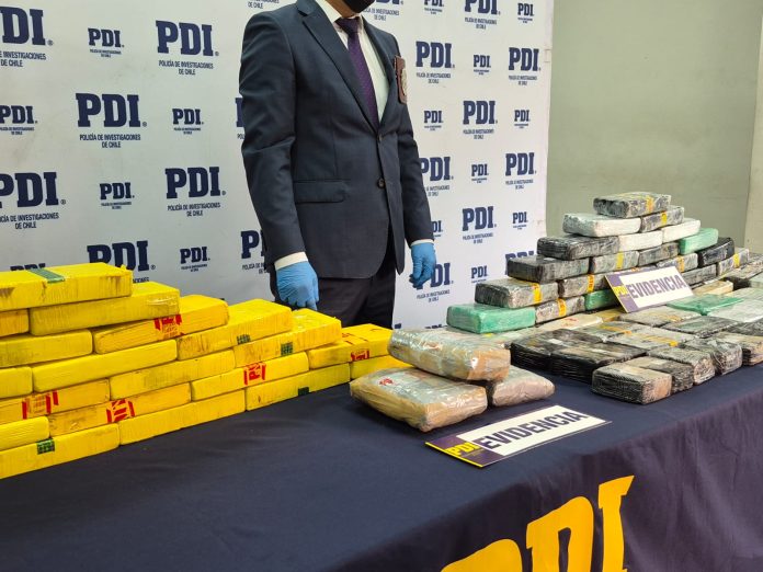 Detienen a dos sujetos que intentaron transportar casi 100 kilos de droga desde Colchane a Santiago