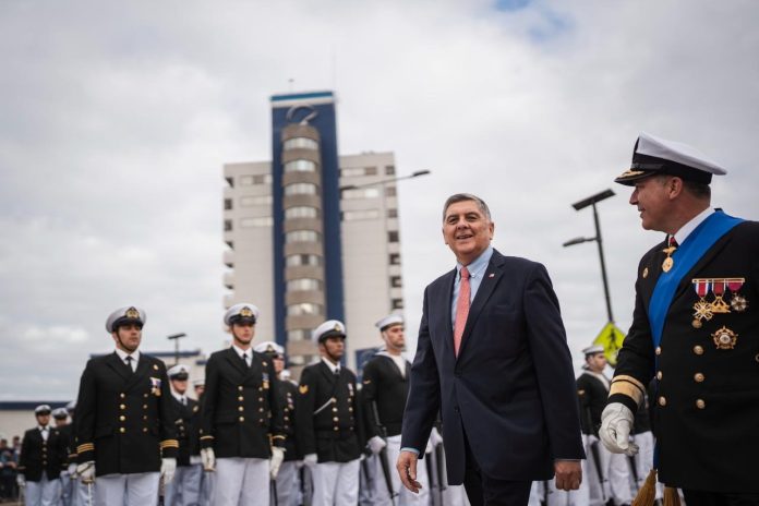 Biministro Claudio Alvarado encabezó ceremonia por las Glorias Navales en Iquique