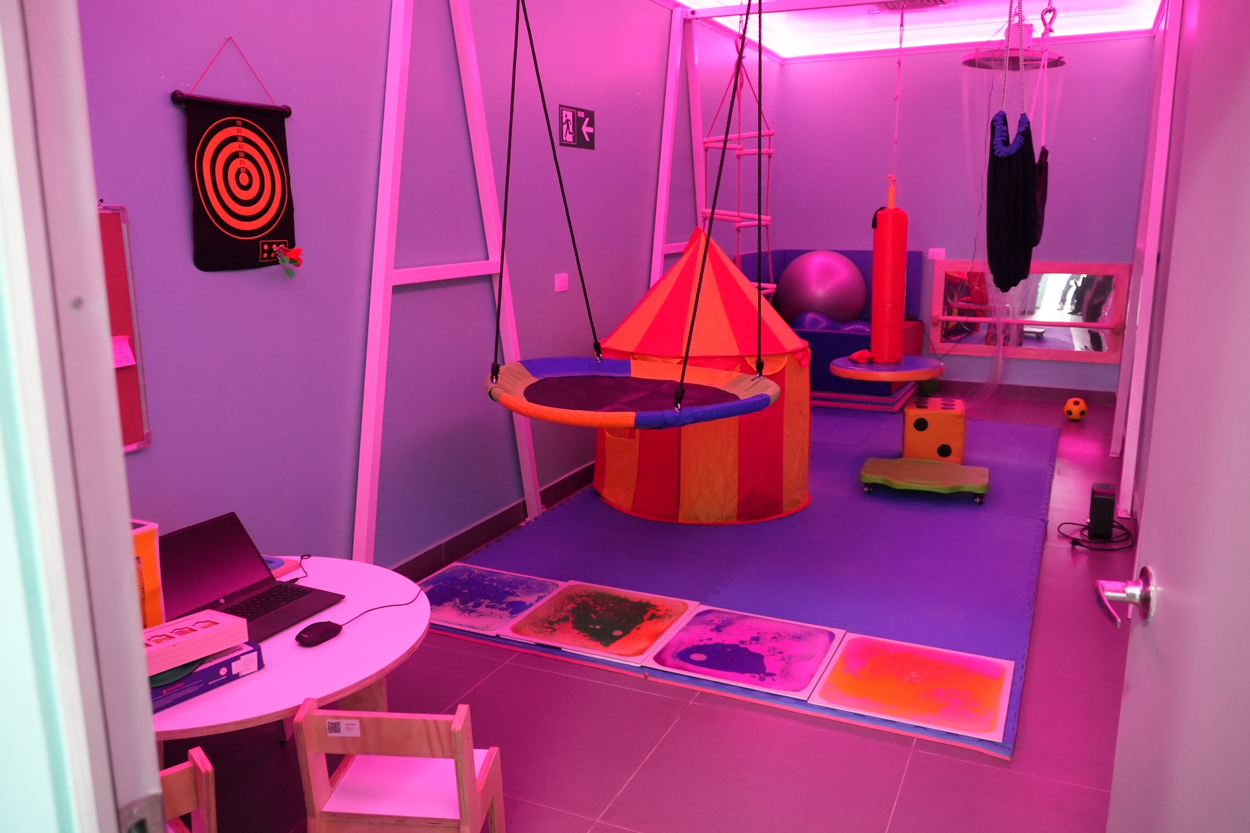 Alto Hospicio inaugura salas especializadas para atención integral de niños y adolescentes con TEA en CESFAM Yandry Añazco