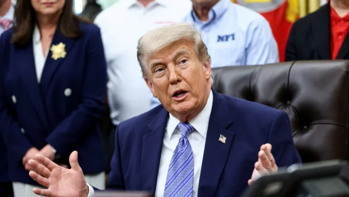 Trump califica de “perdedores” a críticos de posible acuerdo entre Estados Unidos e Irán