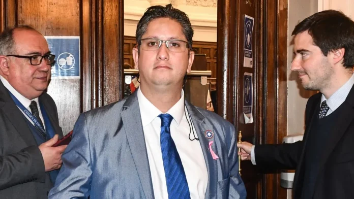 TARAPACÁ | Sebastián Parraguez es condenado a cuatro años de libertad vigilada por abuso sexual de estudiantes de Alto Hospicio