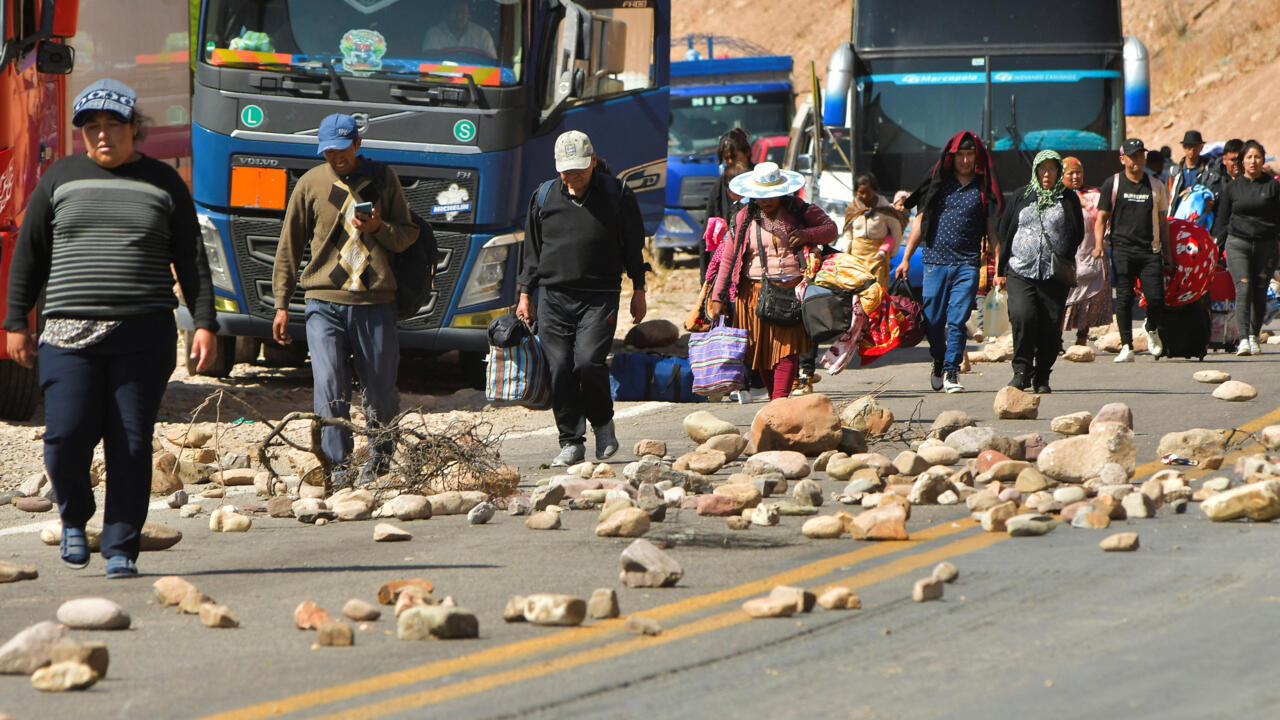 Defensoría de Bolivia reporta 57 detenidos y cinco heridos durante operativo para intentar desbloquear vías