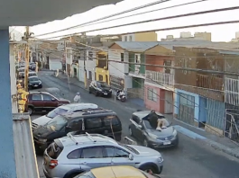 Conductor queda en prisión preventiva tras intentar matar a motociclista que terminó sobre el capot de su vehículo en Iquique