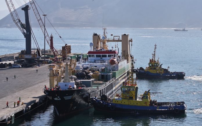 Puerto de Iquique inicia operaciones de buques factoría con la recalada del Maartje Theadora