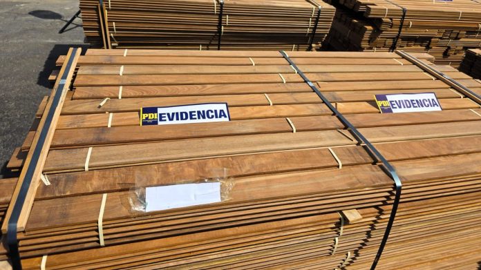 Incautan 1.080 toneladas de maderas impregnadas con drogas en puertos de Arica, San Antonio y Valparaíso