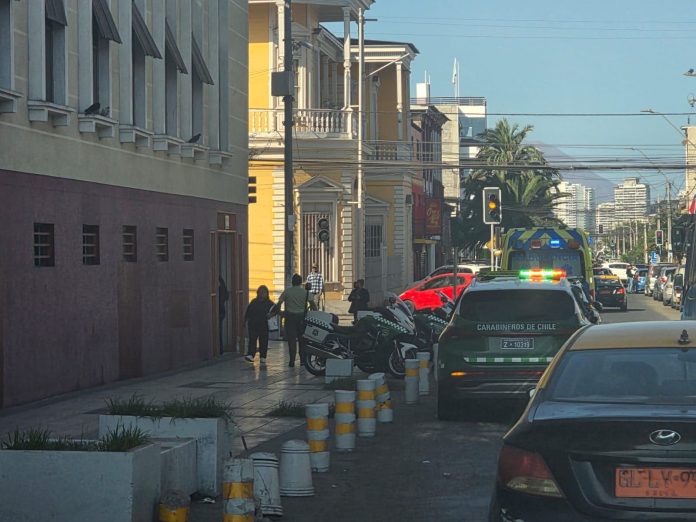 Estudiante del Liceo Domingo Santa María de Iquique cae desde tercer piso del establecimiento