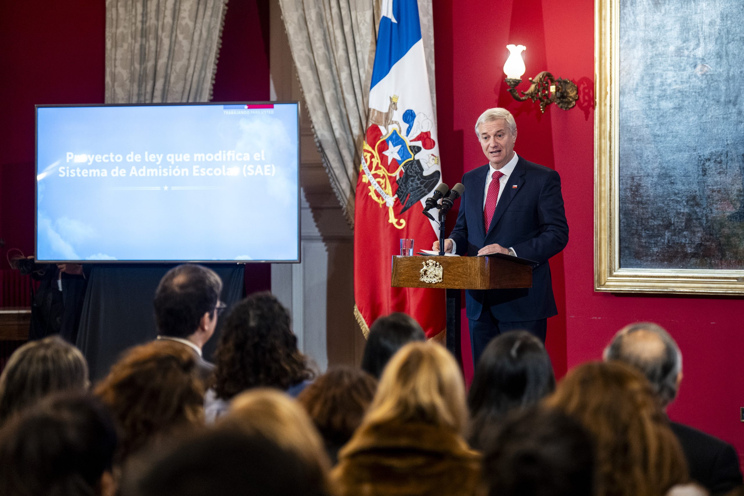 S.E. el Presidente de la República, José Antonio Kast, acompañado de la ministra de Educación, María Paz Arzola, presenta proyecto de ley que modifica el Sistema de Admisión Escolar.