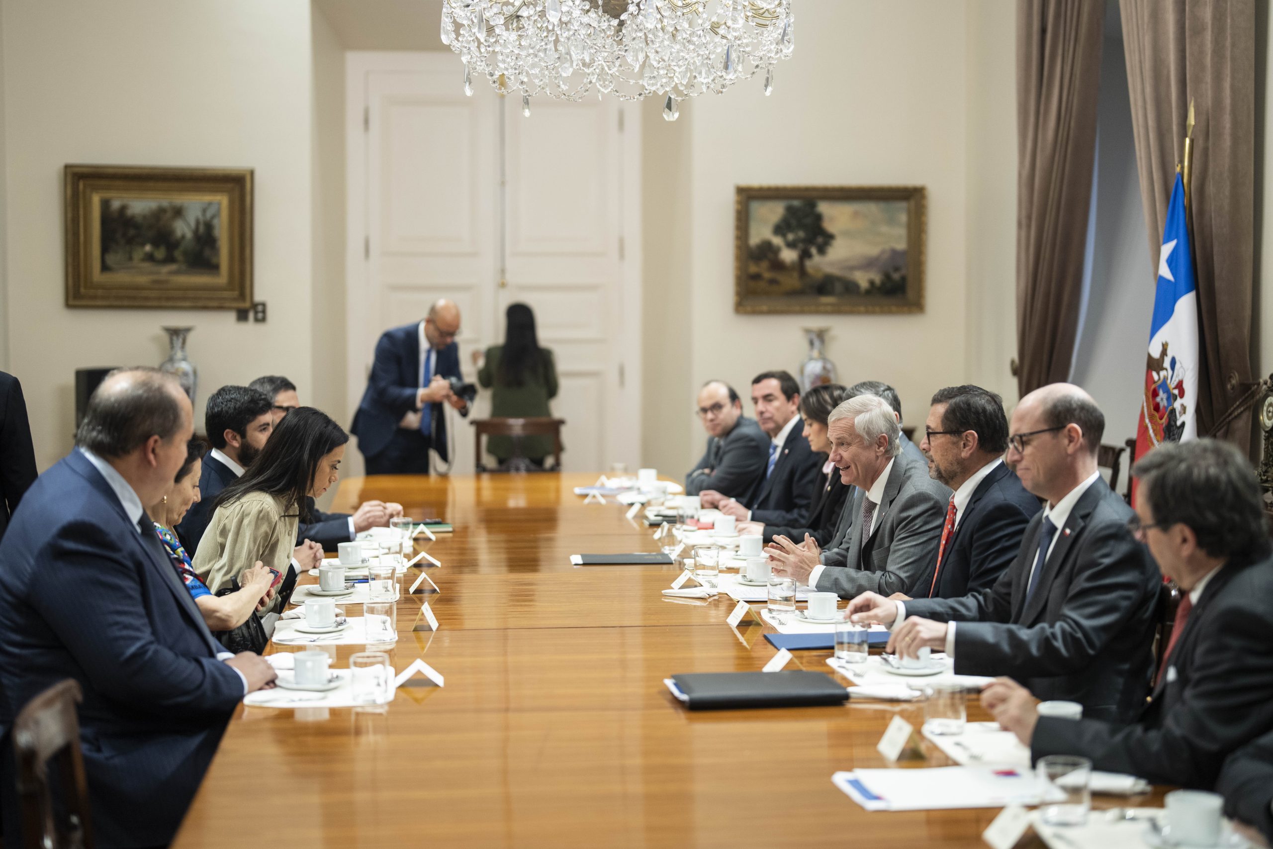 S.E. el Presidente de la República, José Antonio Kast, se reúne con autoridades de Estado por situación de menores haitianos