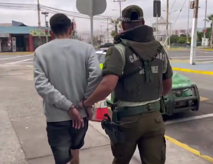 Detienen a hombre que portaba arma de fuego y evadió control policial