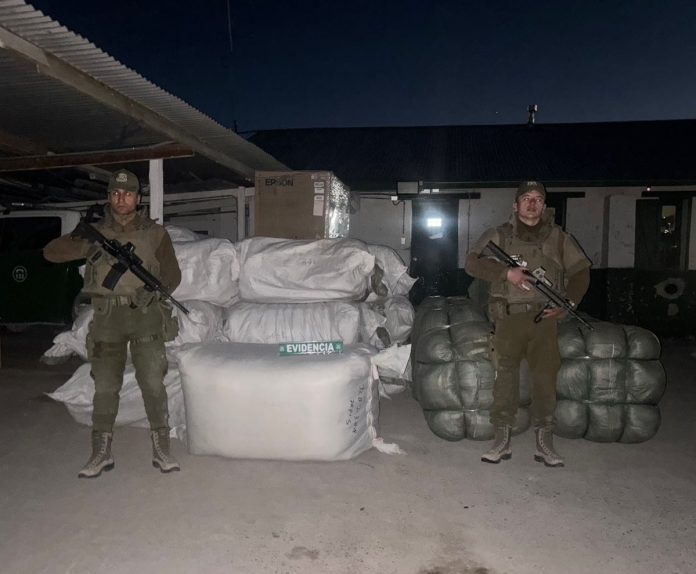 Incautan 31 fardos de ropa de contrabando en Colchane