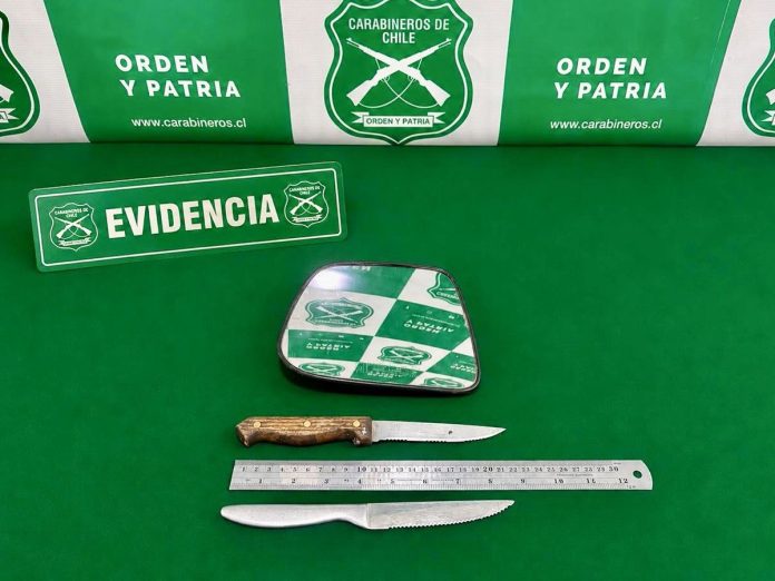 Carabineros detuvo a mujer por porte de armas blancas y receptación en Alto Hospicio