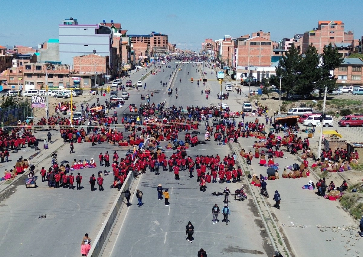 Gobierno de Bolivia asegura que en algunas zonas los bloqueos fueron levantados