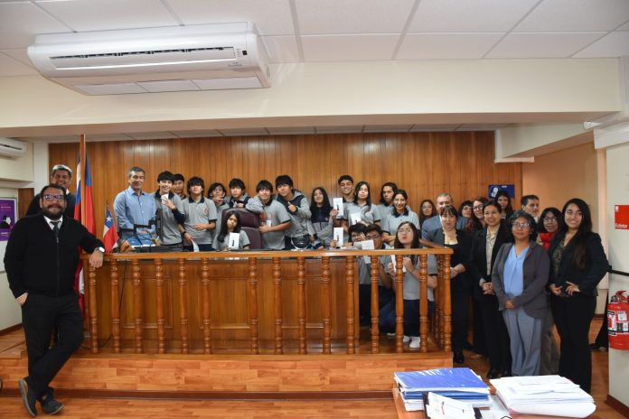 Estudiantes del Liceo Jovino Naranjo conocieron el funcionamiento del Segundo Juzgado de Letras de Arica
