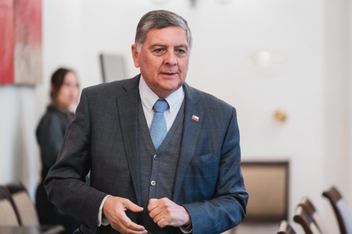 Gobierno defiende proyecto que amplía retención de migrantes de 5 a 60 días para concretar expulsiones