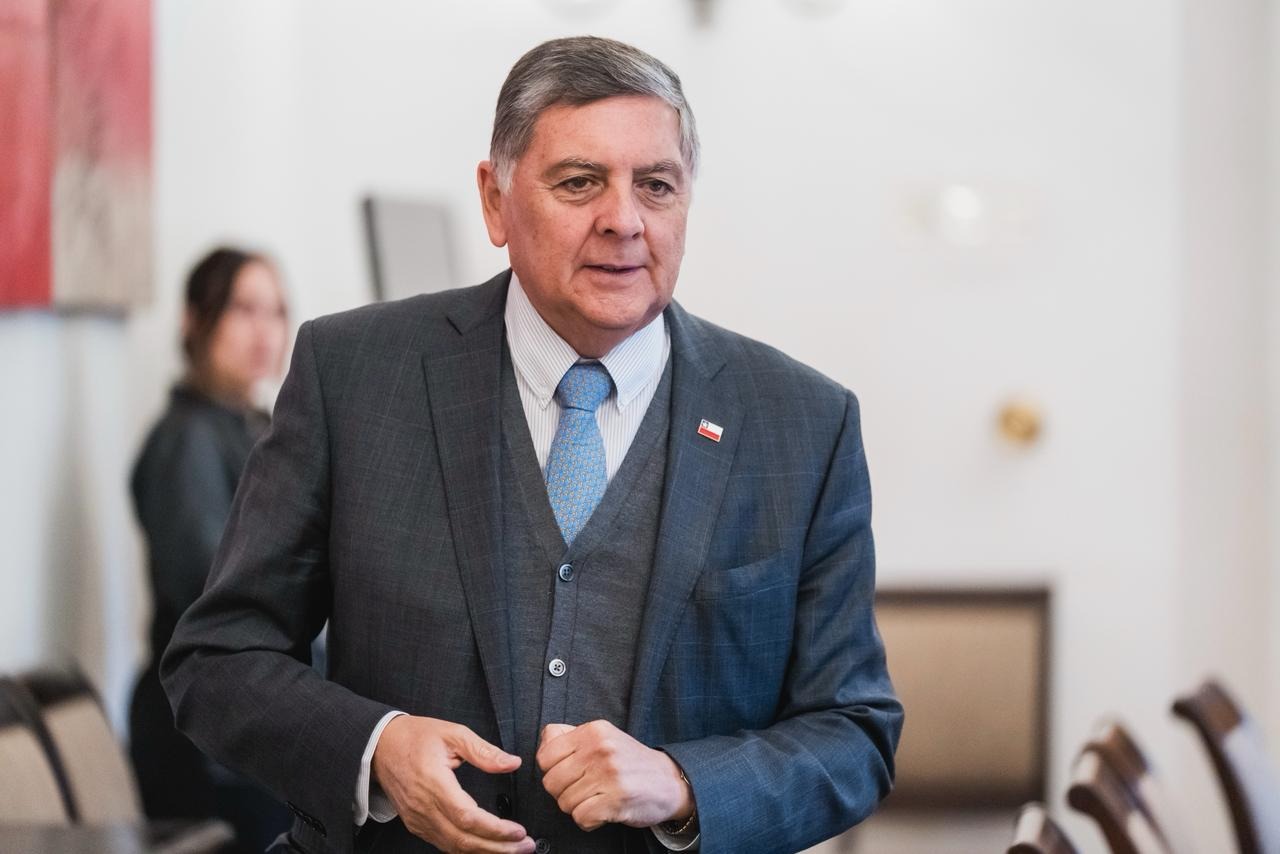 Gobierno defiende proyecto que amplía retención de migrantes de 5 a 60 días para concretar expulsiones
