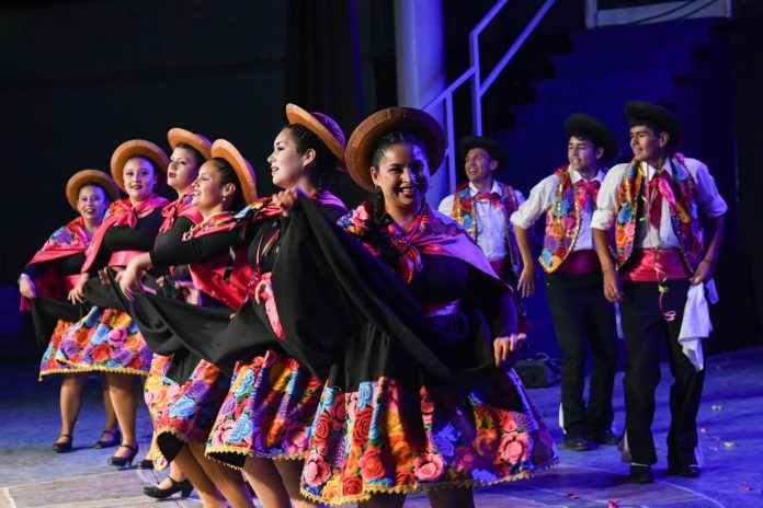 Encuentro folclórico UNIDANZ 2026 convocó a vecinos en Anfiteatro de la Plaza de Armas de Alto Hospicio