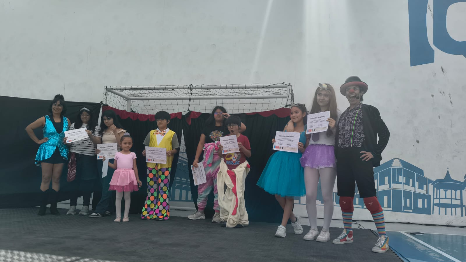 Taller Integral de Circo gratuito de la Junta de Vecinos Ramón Pérez Opazo de Iquique realiza su actividad de cierre