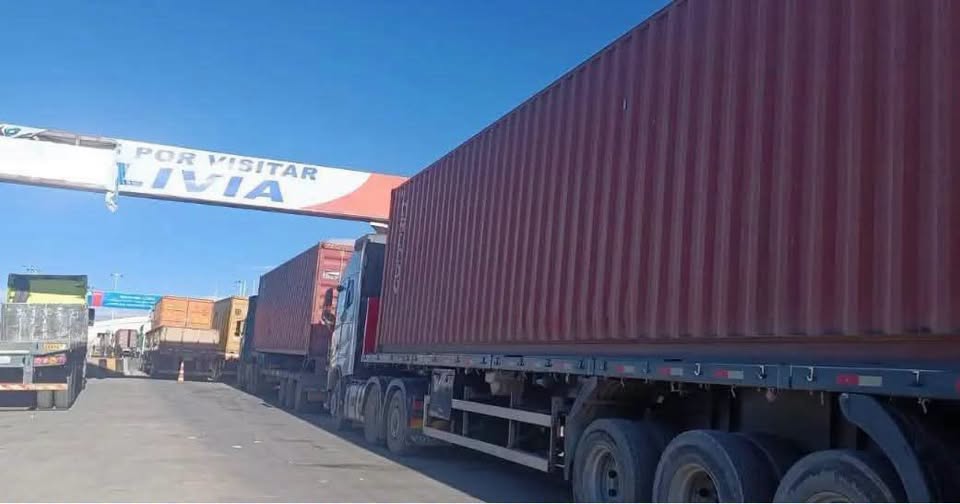Bolivia pide a Chile agilizar el tránsito en Complejo Fronterizo de Colchane tras quejas de camioneros por largas filas