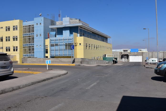 Riña con arma cortante en cárcel de Alto Hospicio deja un interno en estado grave