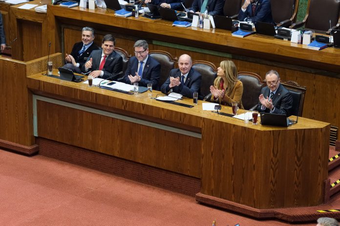 Gobierno retira urgencia a megarreforma ante falta de votos y Senado posterga votación para agosto