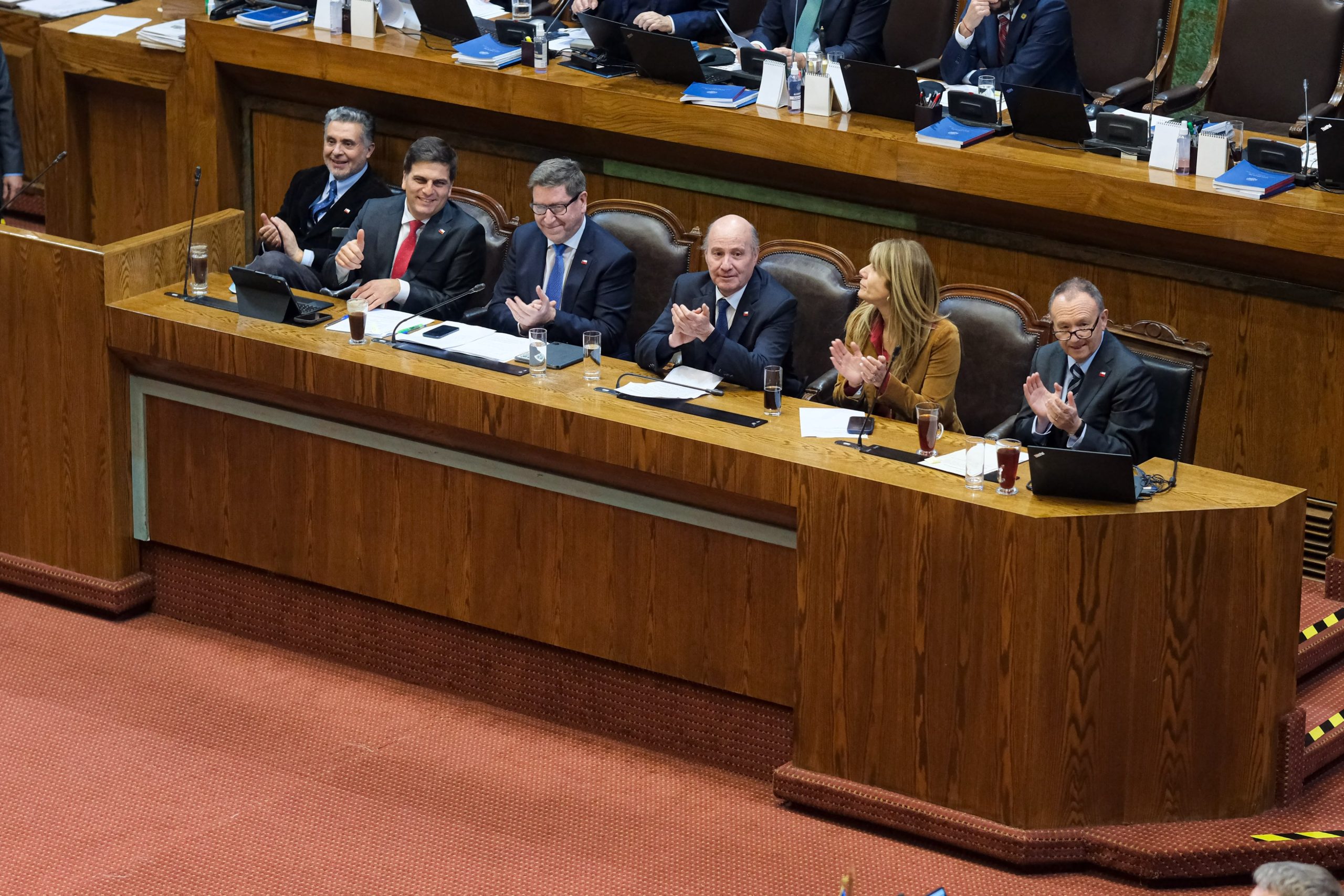 Gobierno retira urgencia a megarreforma ante falta de votos y Senado posterga votación para agosto